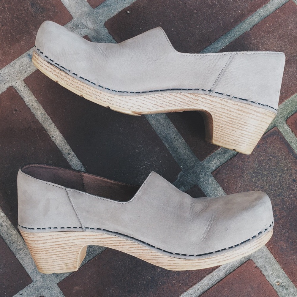 dansko || gray clogs size 40